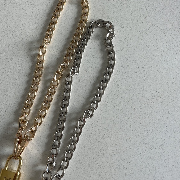 Chunky Chain Necklace - Picture 5 of 5